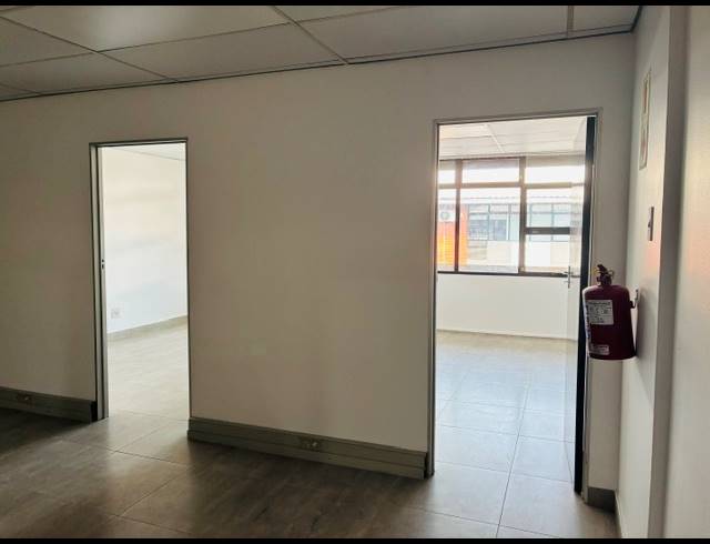 296M² WAREHOUSE TO LET IN RED HILL